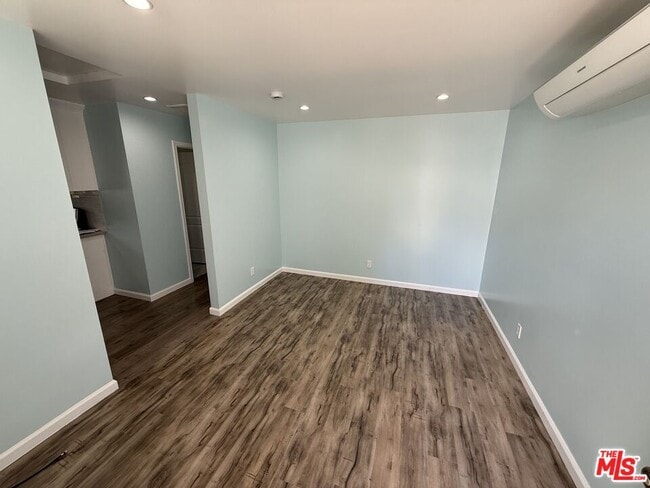 Photo - 7512 Jamieson Ave