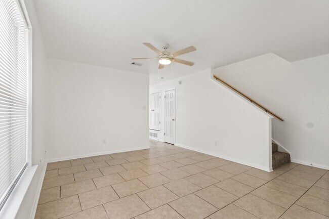 Photo - 2410 Royal Crest Cir