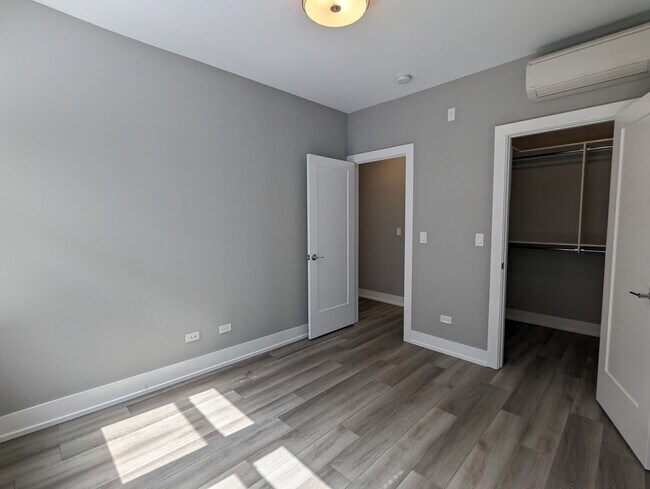 3943 N Janssen Ave Unit 2