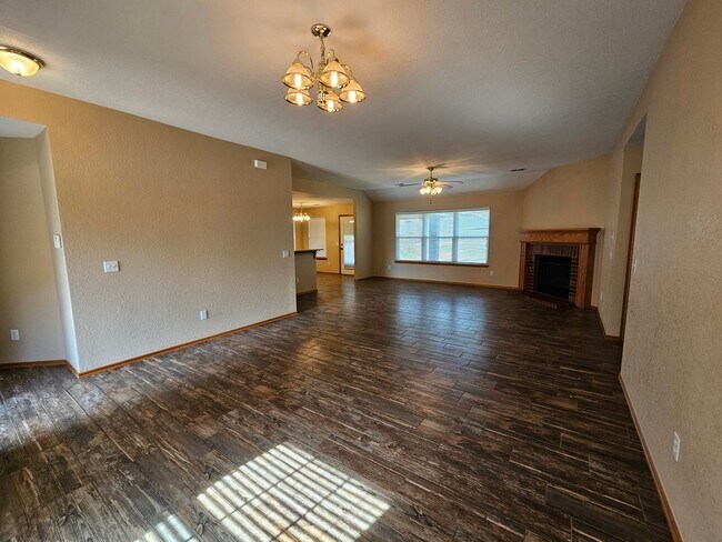 Photo - (3) Bed/(2) Bath in Tecumseh Ridge Addition Avail NOW! Pets Negotiable.