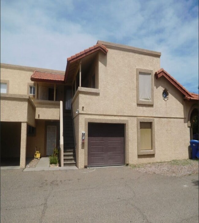 Building Photo - ONE MONTH RENT FREE!! ADORABLE 2BDRM 2BATH RECENTLY REMODELED MESA APARTMENT!