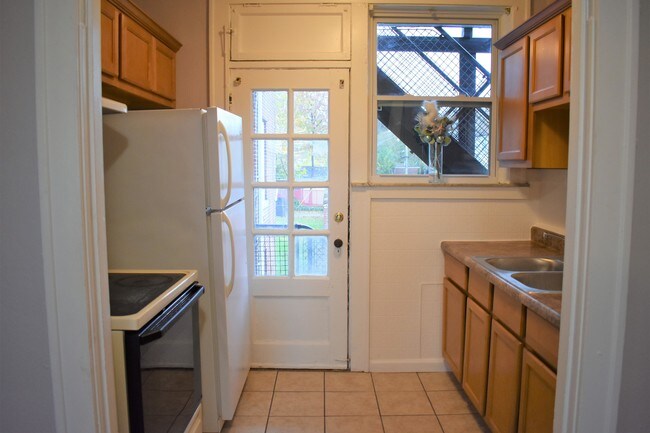 Cocina 2 Chippewa - 2624 Roseland Terrace