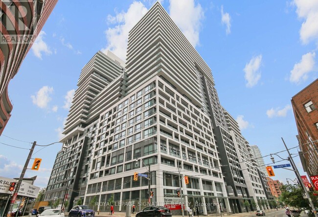 Building Photo - 70 Princess St Unit 1212