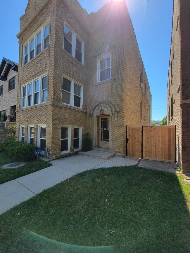Building Photo - 3828 N Mozart St
