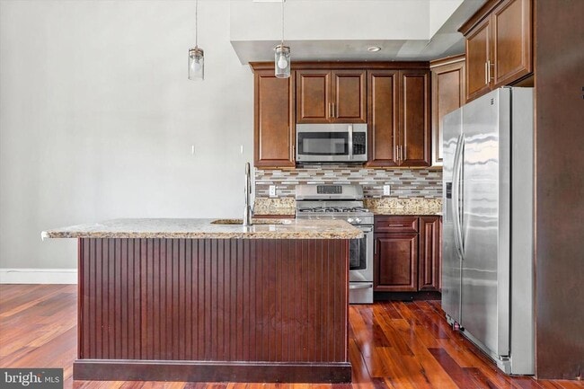 Building Photo - 738 S 11th St Unit 3F