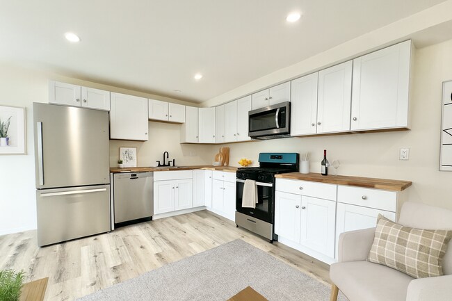 Building Photo - 14615 Gilmore St