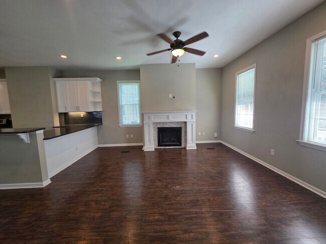 Photo - 212 Elm Ave