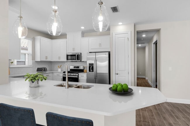 Photo - ANNUAL RENTAL - 3 BED + DEN / 2 BATH VILLA...