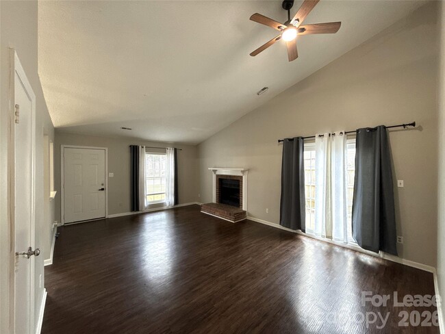 Photo - 5919 Hunters Crossing Ln