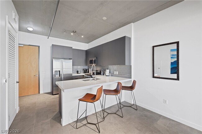 Photo - 353 E Bonneville Ave Unidad 505