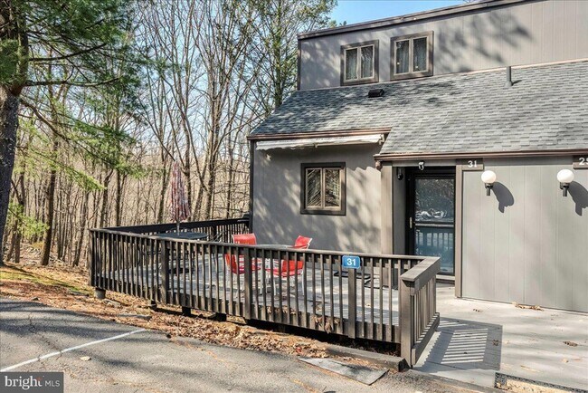 31 Middle Village Way