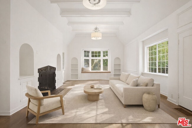 Photo - 2633 N Commonwealth Ave