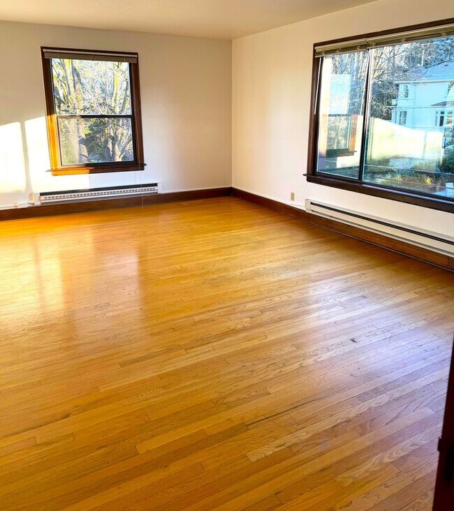 Photo - Sir Lancelot Apartments