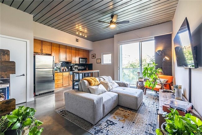 Building Photo - 620 Glen Iris Dr NE Unit 301 Rental