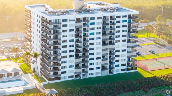 Building Photo - 10044 S Ocean Dr Unit 105 Rental