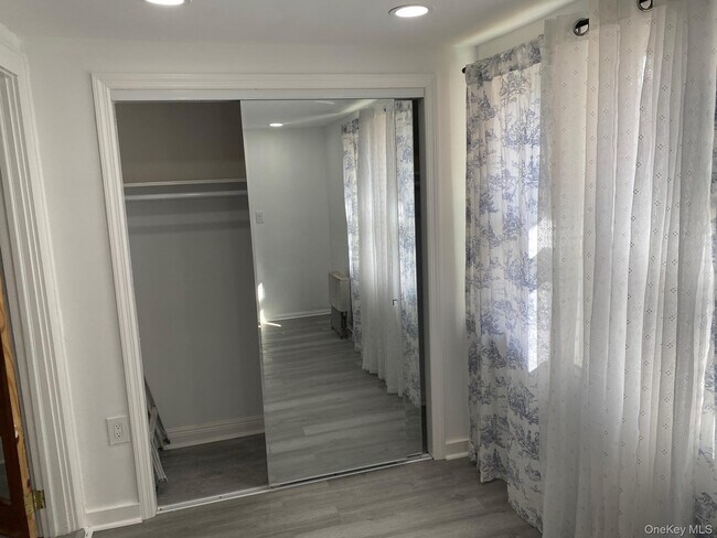 Photo - 93-31 215th St Unidad #1