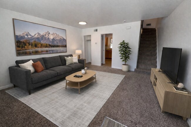 Photo - 206 W 7th St