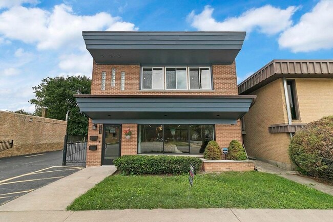 Building Photo - 931 W Glen Flora Ave