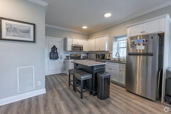 Cedar Village -1BD, 1BA, 641SF - Kitchen