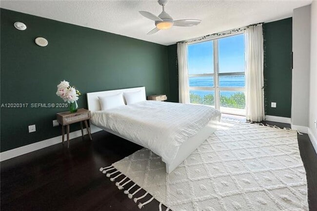 Building Photo - 2000 N Bayshore Dr Unit 2000 N Bayshore Dr # 614