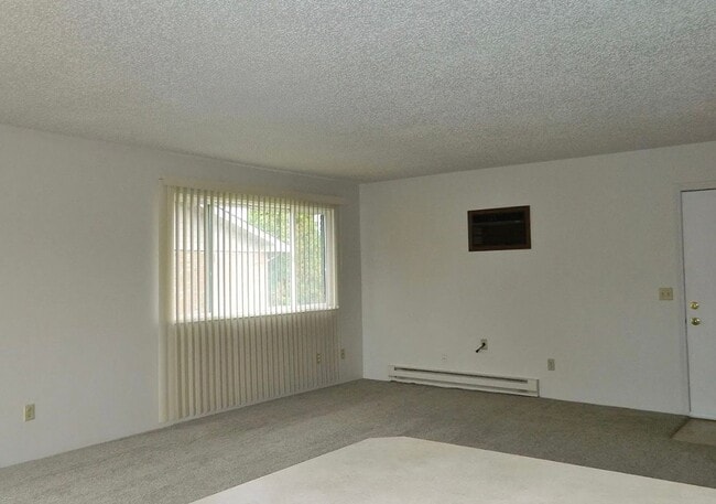 Photo - 129 Hawthorn Ave Unidad #11 (HC-586)