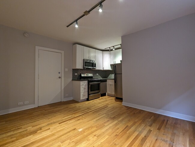 Building Photo - 2430 N Kedzie Blvd Rental