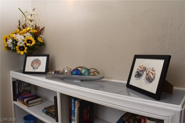 Photo - 6889 Beverly Glen Ave Unidad b