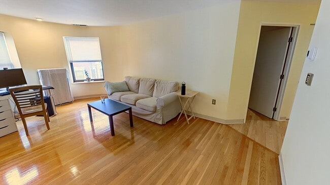 Photo - 103 Gainsborough St Unidad 204
