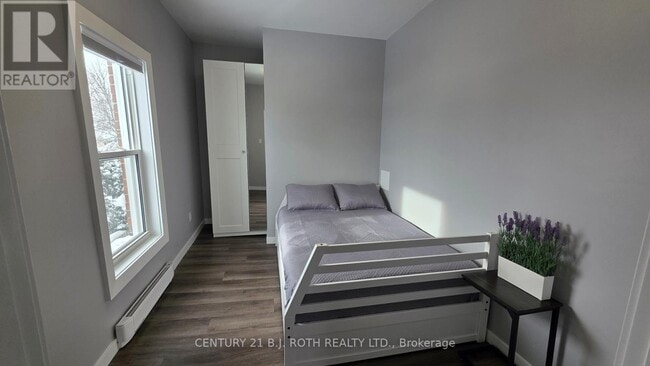 Photo - 82 Albert St N Unité 2