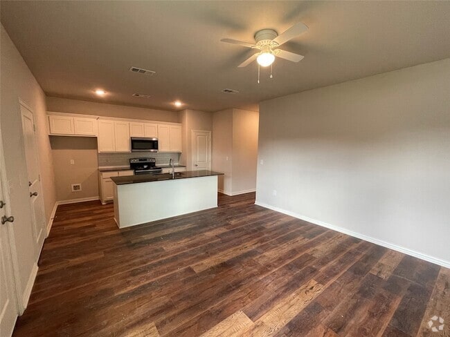 Building Photo - 2931 Peony Dr Rental
