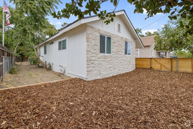 Building Photo - 78 Magnolia Ave Rental