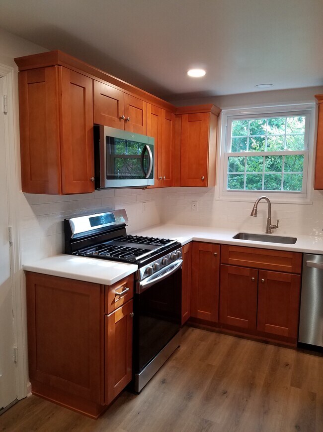 Kitchen - 603 Topsfield Rd