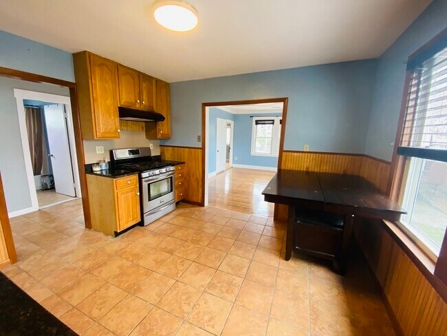 Photo - 140 Centre St Unit 1