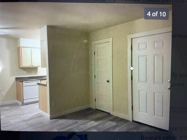 Puerta de entrada con armario - 5802 Tracy Lynn Ln