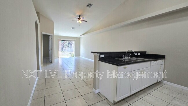 Photo - 303 NE 24th Ave