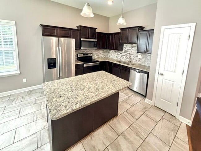 Now Leasing a 5-bedroom 3 bath home in Olive Branch. Available Now!