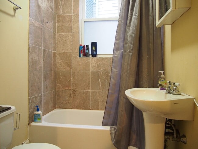 Photo - 731 Parker St