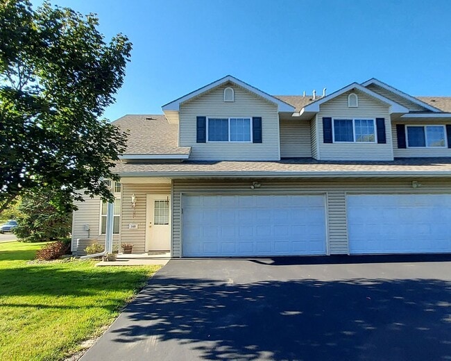 Building Photo - Nice 3 Bedroom 1.5 Bathroom Townhome in Hu...