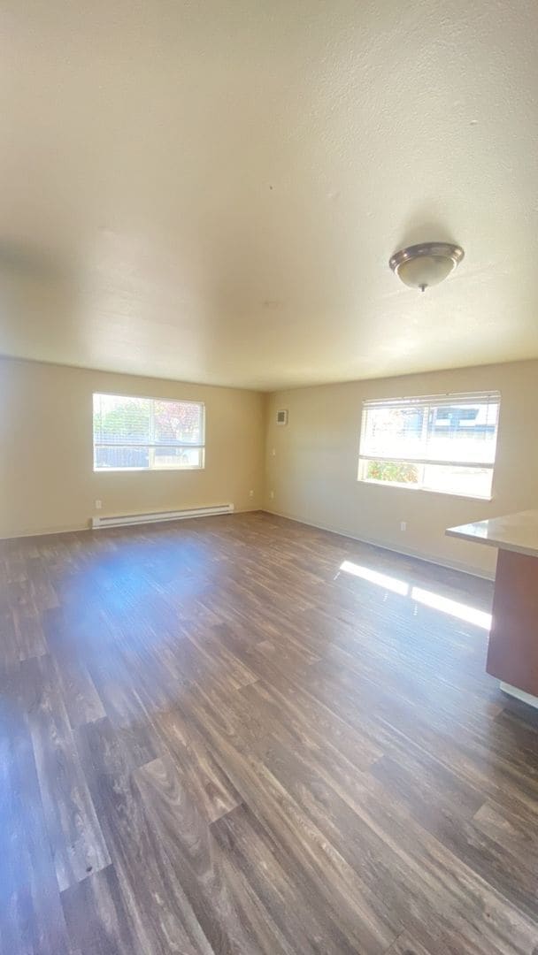 Photo - (526) Halpert Duplex - 4 Bedroom / 2 Bathroom Unit 1417 (UGF)