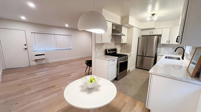 Photo - 1011 Hilldale Ave Unit 11