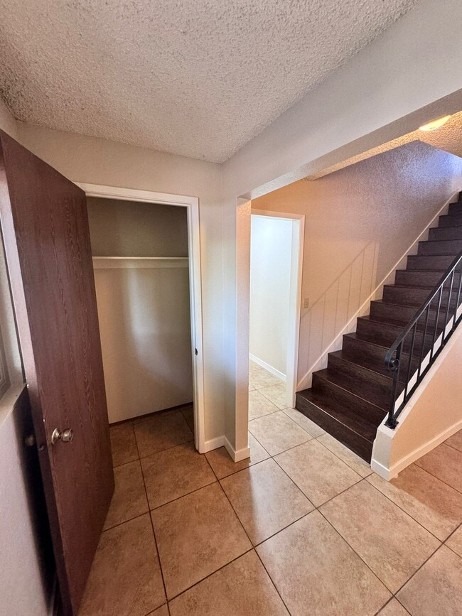 Photo - 2735 Seine Ave