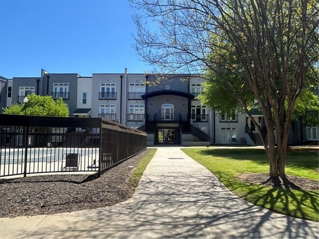 Building Photo - 502 Pryor St SW Unit 317