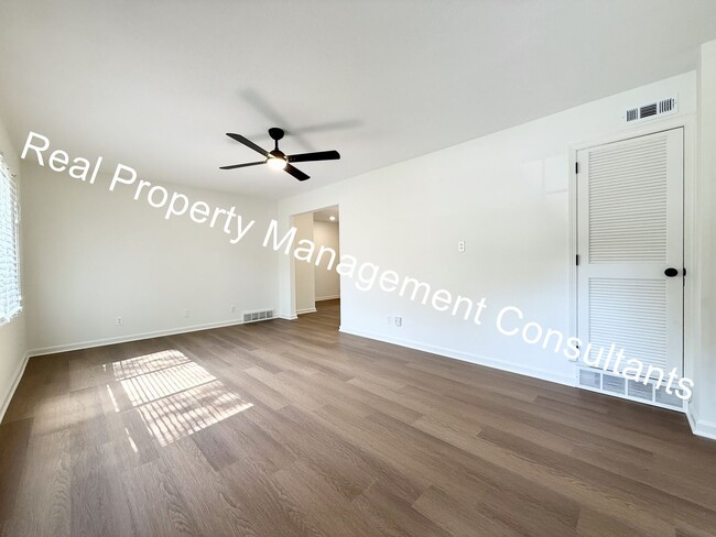 Photo - 4 Bed 2 Bath Prairie Village ranch style home!