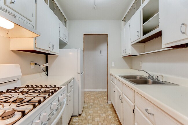 Photo - Eat Street Apartments