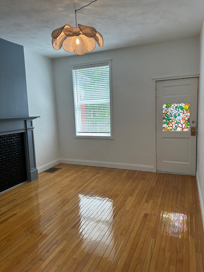 Building Photo - 4269 Botanical Ave Unit B