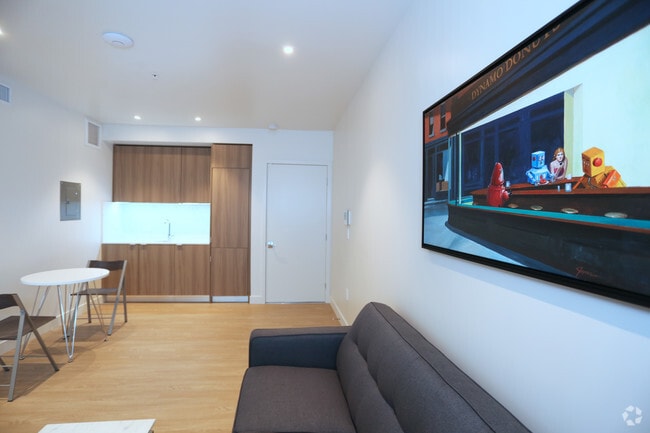 1BR, 1BA-500 SF