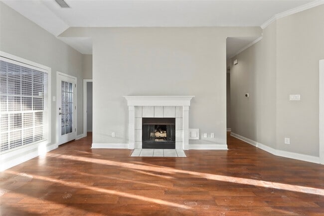 Photo - 1813 Oakwood Dr E