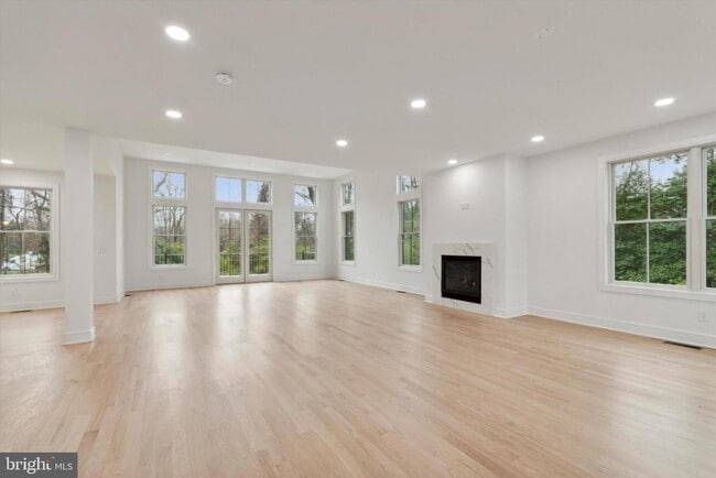 Building Photo - 35 Sycamore Pl