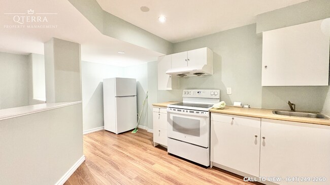 Photo - 569 Blythwood Sq