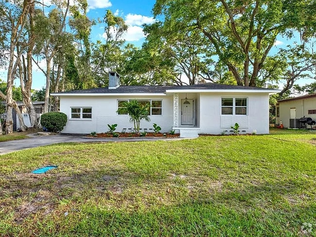 Building Photo - 1352 Parkwood St Rental